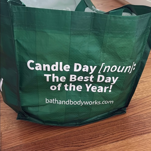Bath & Body Works 2024 Annual Candle Day Short Handle Green Tote Reusable Bag - Picture 3 of 6